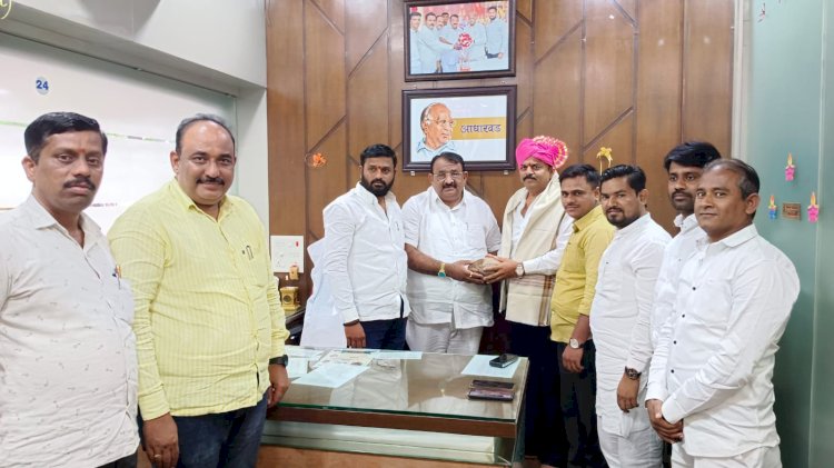 राष्ट्रवादी काँग्रेसच्या ज्येष्ठ नेत्यांची नागेशदादा फाटे यांच्या कार्यालयास भेट  - उद्योग व व्यापार विभागाच्या वतीने करण्यात आले स्वागत
