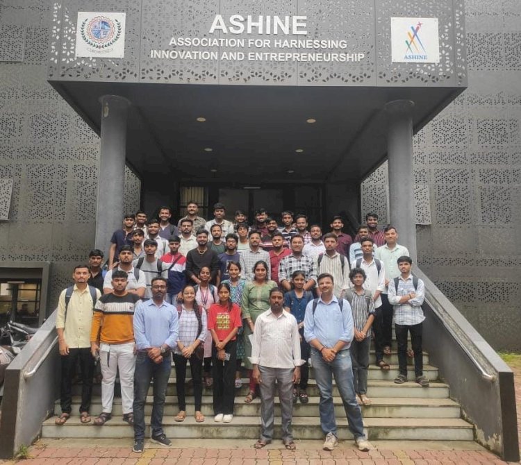 स्वेरीच्या विद्यार्थ्यांचा गुजरातमध्ये झालेल्या प्रशिक्षणात सहभाग  'इव्हीटी-२०२४' या विषयावर केले सादरीकरण