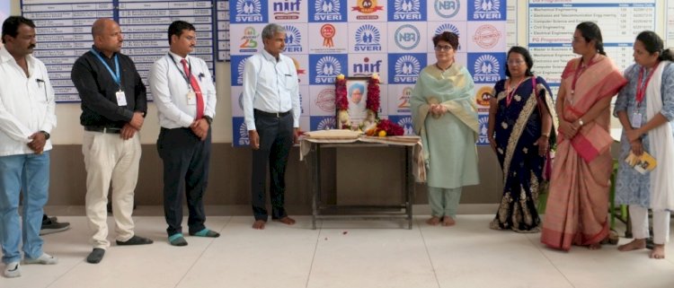 माजी पंतप्रधान डॉ.मनमोहन सिंग यांच्या रूपाने भारताने एक मुत्सद्दी अर्थतज्ञ गमावला.  -अतिरिक्त जिल्हाधिकारी श्रीमती मंजुषा मिसकर 
