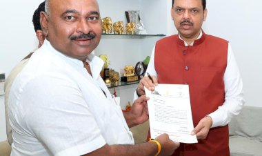 पंढरपूर-मंगळवेढ्यासाठी उद्योग द्यावेत : आ. आवताडे      आ. आवताडेंकडून मुख्यमंत्र्यांकडे मागणी  जागतिक आर्थिक परिषदेत महाराष्ट्रात अव्वल गुंतवणूक प्राप्त केल्याबद्दल मुख्यमंत्री फडणवीस यांचे आ. समाधान आवताडे यांनी केले अभिनंदन.