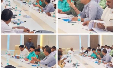 मुंबई उजनी प्रकल्प कालवा सल्लागार समितीची बैठक..  आज मंत्रालयात जलसंपदा, गोदावरी व कृष्णा खोरे विकास महामंडळ मंत्री ना.श्री.राधाकृष्ण विखे पाटील साहेब यांच्या अध्यक्षतेखाली उजनी कालवा सल्लागार समितीची बैठक पार पडली...