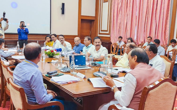 टोळी मुकादमांच्या फसवणुकीला आळा घालण्यासाठी उपमुख्यमंत्री अजित पवार यांचा ठोस निर्णय.     (आमदार अभिजीत पाटील यांच्या अर्थसंकल्पीय अधिवेशनात मांडलेल्या प्रश्नांवर बैठक)