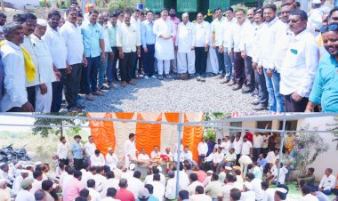 शेतकऱ्यांना लाईट देणं महत्त्वाचे- आमदार अभिजीत पाटील